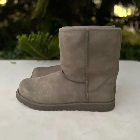 Ugg Classic II Short WP Boots Girls Size: 6