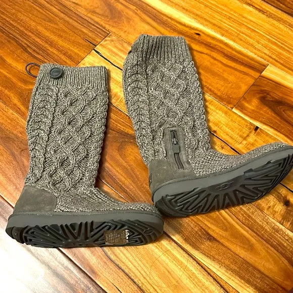 UGG CLASSIC KIDS Gray Knit Tall Boots