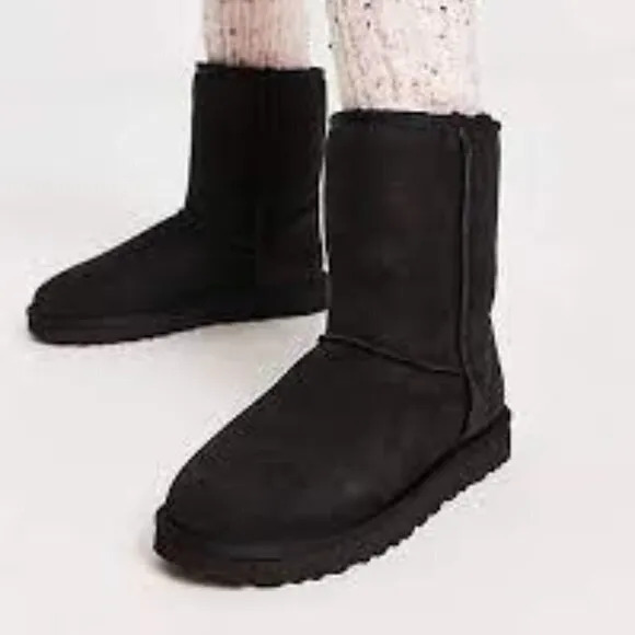 UGG  Classic Short Boots Woman Size 8