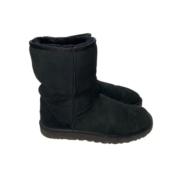 UGG  Classic Short Boots Woman Size 8