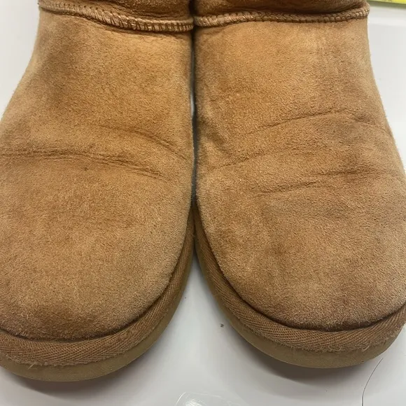 UGG Classic Short Boots women's size 9