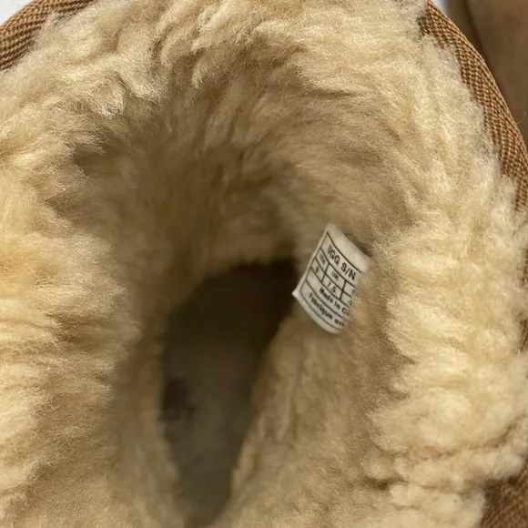 UGG Classic Short Boots women's size 9