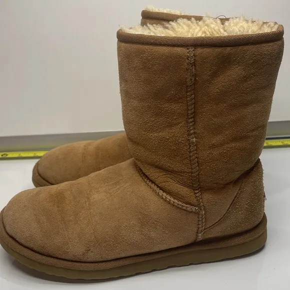 UGG Classic Short Boots women's size 9