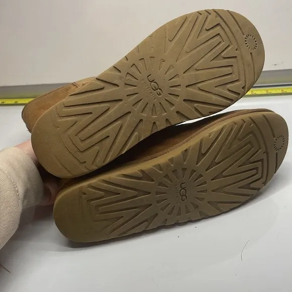 UGG Classic Short Boots women's size 9
