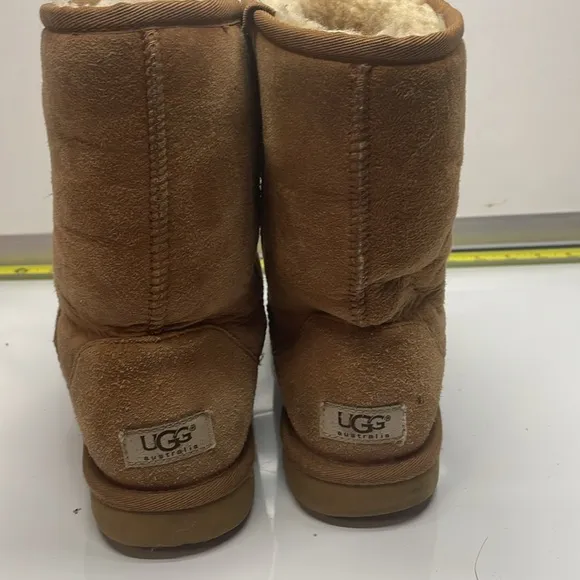 UGG Classic Short Boots women's size 9