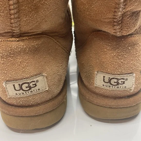 UGG Classic Short Boots women's size 9