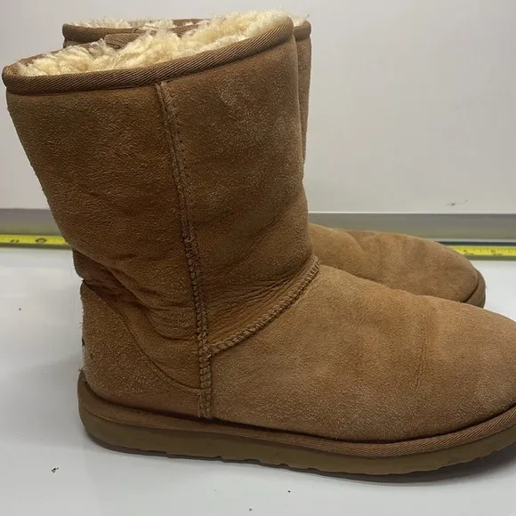 UGG Classic Short Boots women's size 9