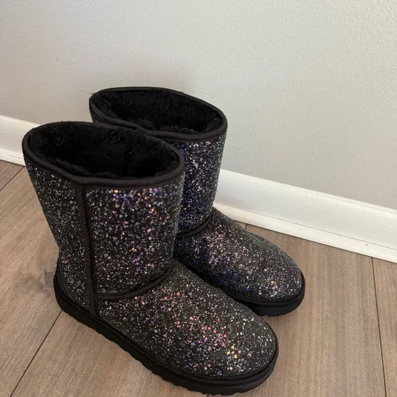 UGG CLASSIC SHORT COSMOS PURPLE BLACK SPARKLE BOOTS leather sheepskin RARE sz 7