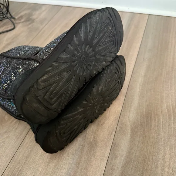 UGG CLASSIC SHORT COSMOS PURPLE BLACK SPARKLE BOOTS leather sheepskin RARE sz 7