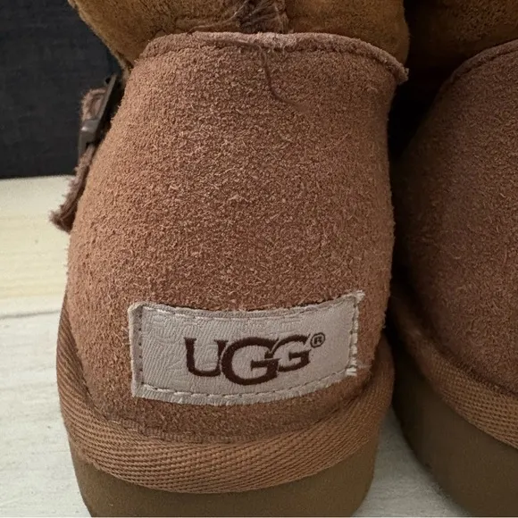 UGG classic short DYLN womens sheepskin suede winter fur boots Brown Size 6