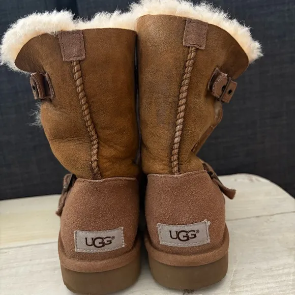 UGG classic short DYLN womens sheepskin suede winter fur boots Brown Size 6