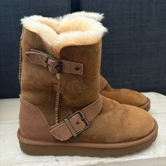 UGG classic short DYLN womens sheepskin suede winter fur boots Brown Size 6