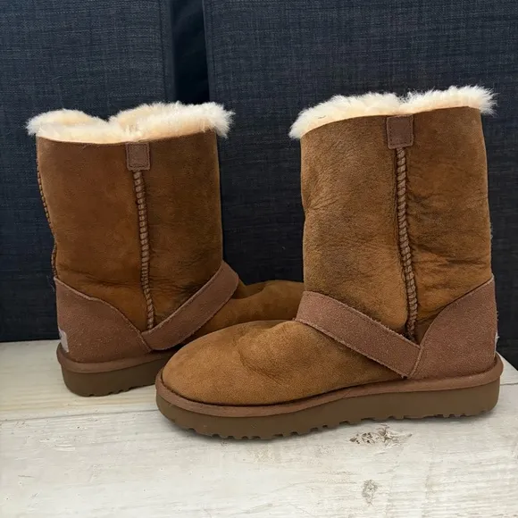 UGG classic short DYLN womens sheepskin suede winter fur boots Brown Size 6