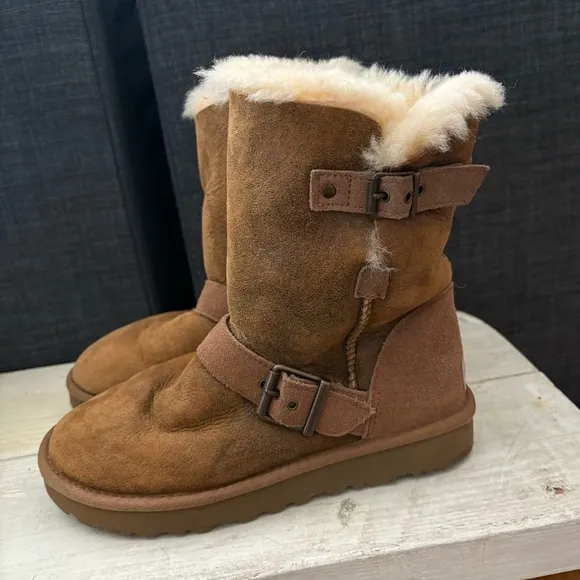 UGG classic short DYLN womens sheepskin suede winter fur boots Brown Size 6