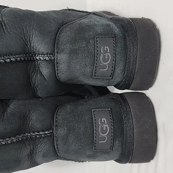 UGG Classic Short II Black  Shearling Lined ‎ Ankle Boots Women’s Size 7