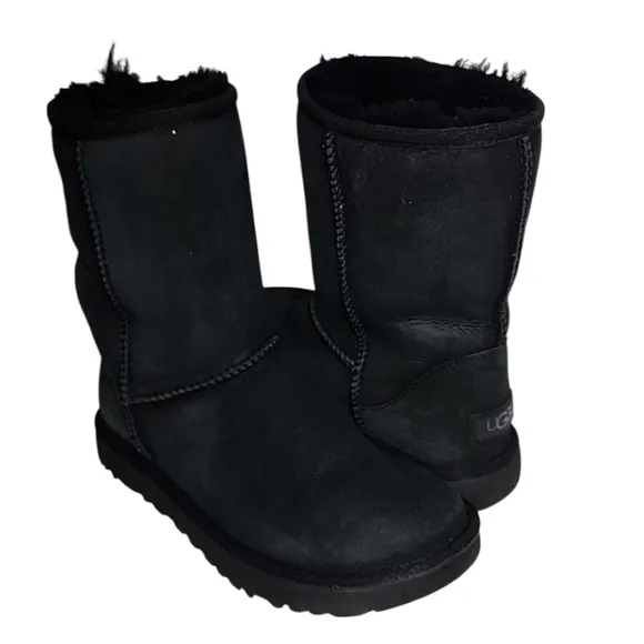 UGG Classic Short II Black  Shearling Lined ‎ Ankle Boots Women’s Size 7