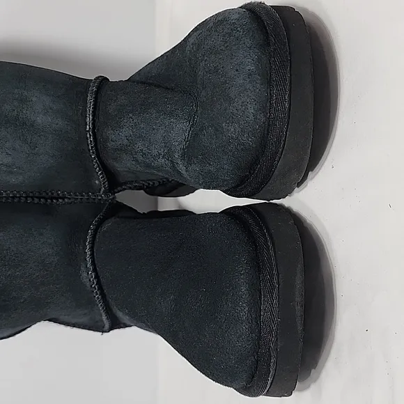 UGG Classic Short II Black  Shearling Lined ‎ Ankle Boots Women’s Size 7