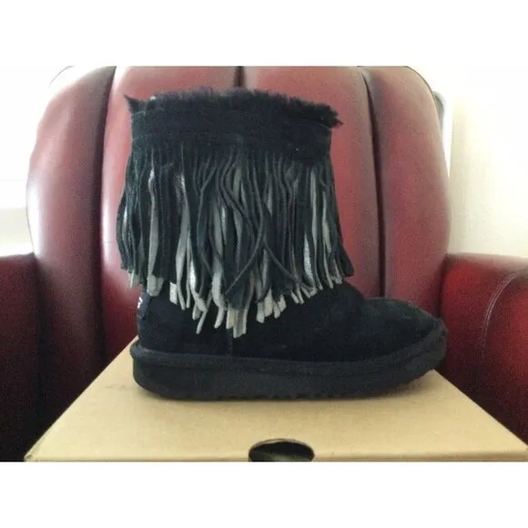 UGG CLASSIC SHORT II FRINGE Black BOOTS GIRLS SIZE 13 Silver Fringe Shearling Li