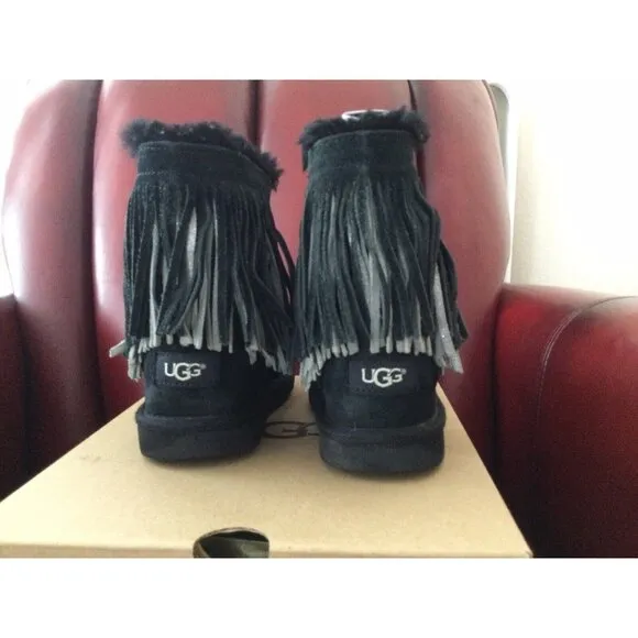 UGG CLASSIC SHORT II FRINGE Black BOOTS GIRLS SIZE 13 Silver Fringe Shearling Li