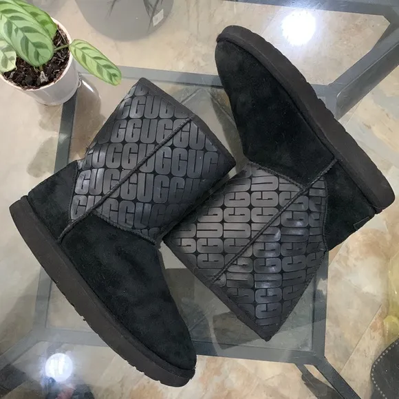 UGG Classic Short II Logo Boots