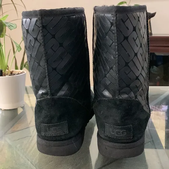 UGG Classic Short II Logo Boots