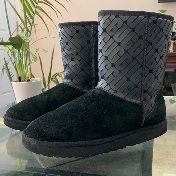 UGG Classic Short II Logo Boots