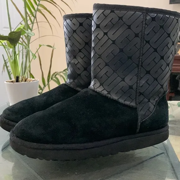 UGG Classic Short II Logo Boots