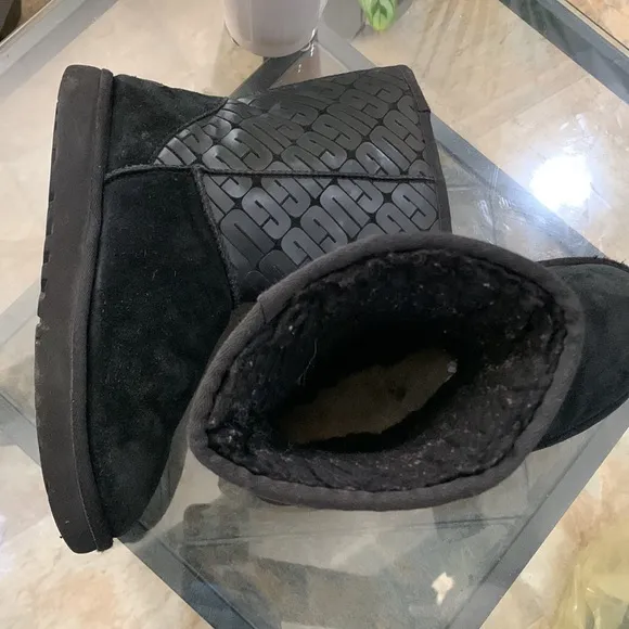 UGG Classic Short II Logo Boots