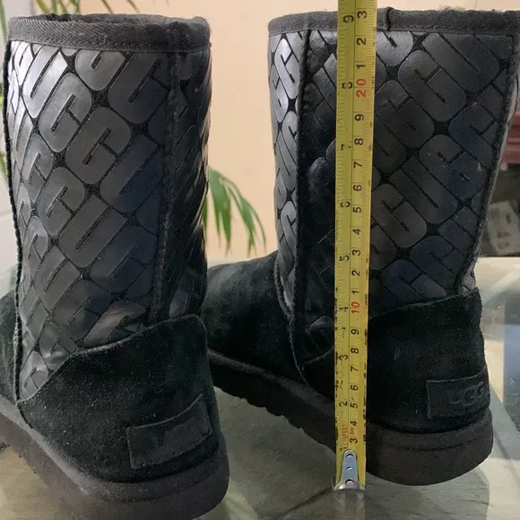 UGG Classic Short II Logo Boots
