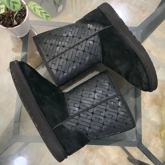 UGG Classic Short II Logo Boots