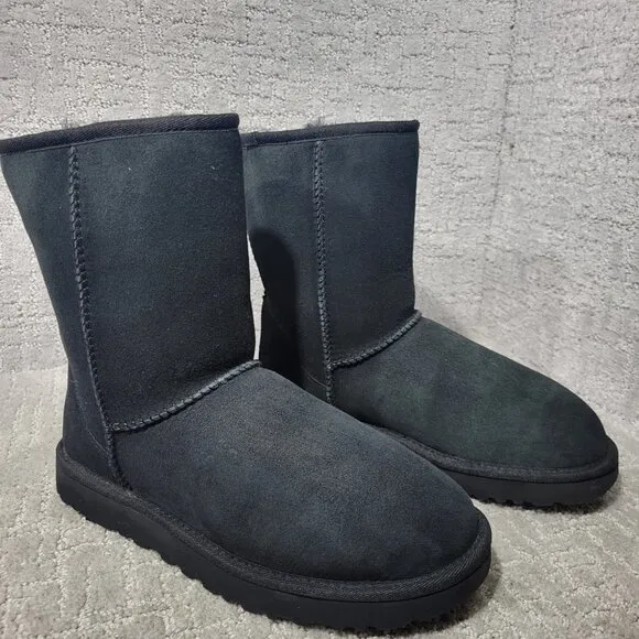 UGG Classic Short II Women's Size 8 US Black Suede Shearling Boots 1016223