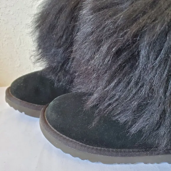 UGG Classic Short  USSheepskin Cuff Mongolian Fur Boots  Youth Sz 4 US