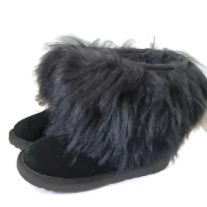 UGG Classic Short  USSheepskin Cuff Mongolian Fur Boots  Youth Sz 4 US