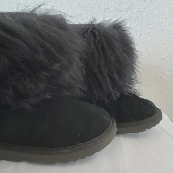 UGG Classic Short  USSheepskin Cuff Mongolian Fur Boots  Youth Sz 4 US