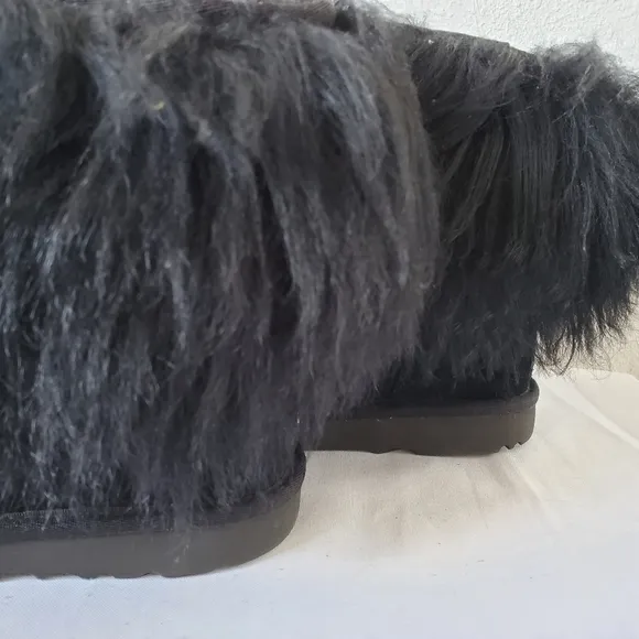 UGG Classic Short  USSheepskin Cuff Mongolian Fur Boots  Youth Sz 4 US