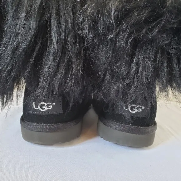 UGG Classic Short  USSheepskin Cuff Mongolian Fur Boots  Youth Sz 4 US