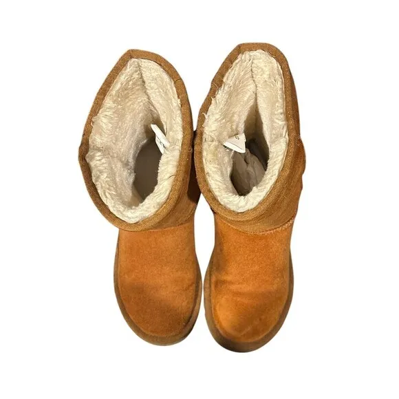 UGG Classic Tall 5815 Short Suede Logo Chestnut. Pre-owned. Size US W6