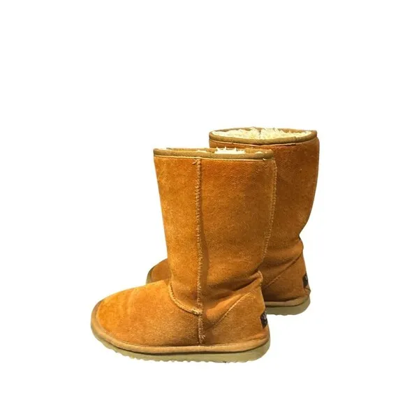 UGG Classic Tall 5815 Short Suede Logo Chestnut. Pre-owned. Size US W6