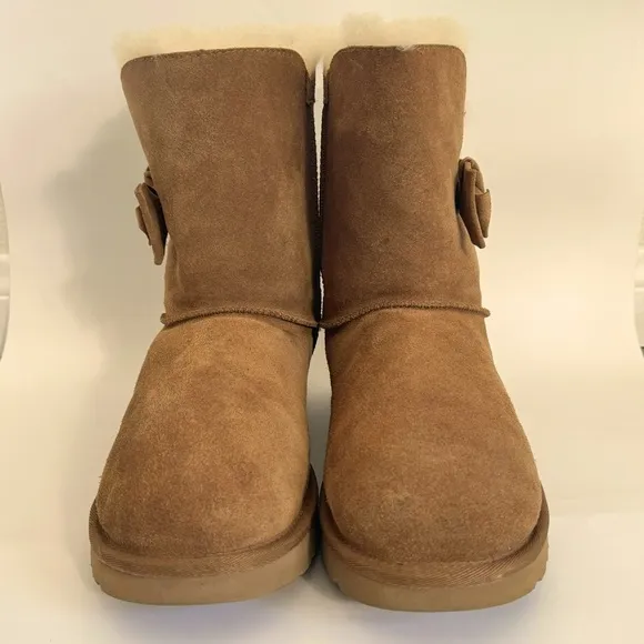 UGG Daelynn Short Bow Suede Chestnut  Boots