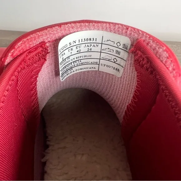 Ugg Droplet Waterproof Samba Red Women's Boot Size 9 #B1587