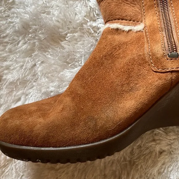 UGG Josyln fawn suede fleece lined wedge heel boots sz9