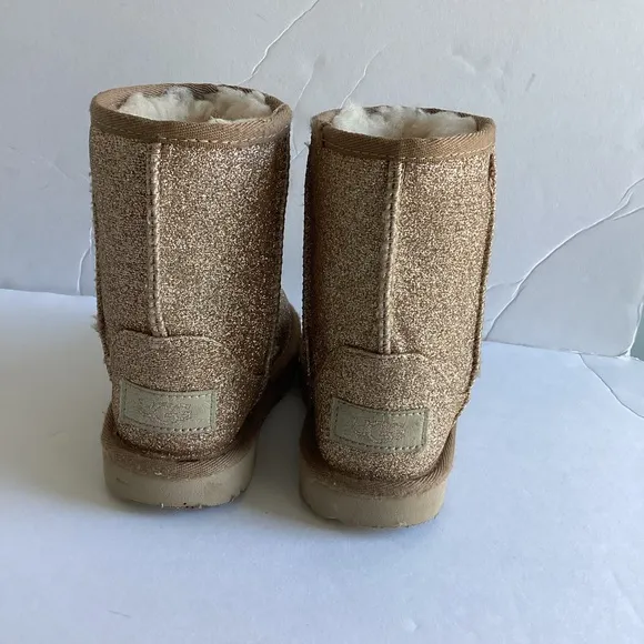 UGG Kids Classic Short II Glitter Boots Size 7 Gold