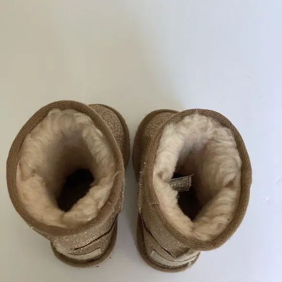 UGG Kids Classic Short II Glitter Boots Size 7 Gold