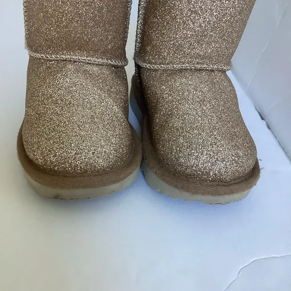 UGG Kids Classic Short II Glitter Boots Size 7 Gold