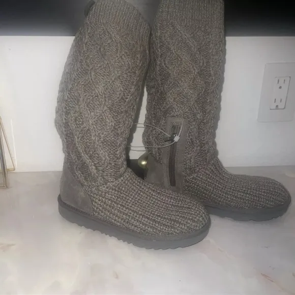 UGG Kids Girls Classic Cabled Knit Grey Sweater Boots Tall/Short Youth 3