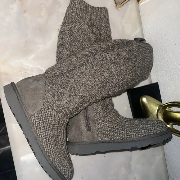 UGG Kids Girls Classic Cabled Knit Grey Sweater Boots Tall/Short Youth 3