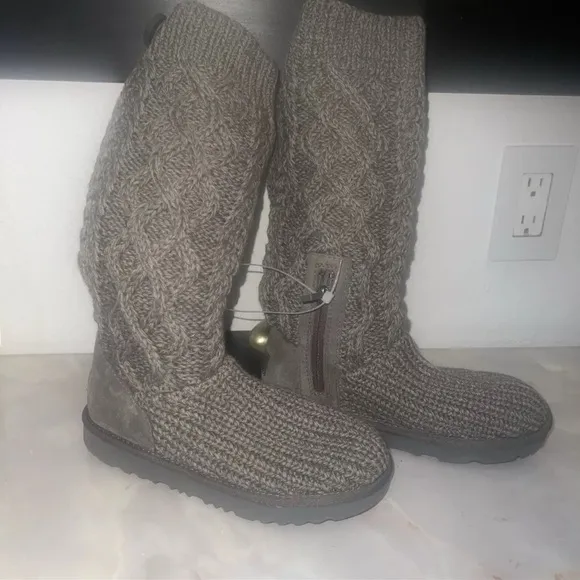 UGG Kids Girls Classic Cabled Knit Grey Sweater Boots Tall/Short Youth 3