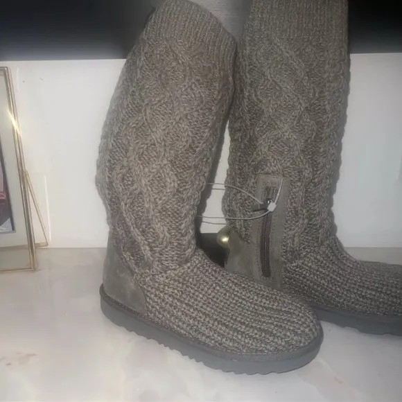 UGG Kids Girls Classic Cabled Knit Grey Sweater Boots Tall/Short Youth 3
