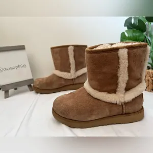 Ugg Kids Hadley II Suede Wool lined Waterproof Short Boots in Chestnut Size 2