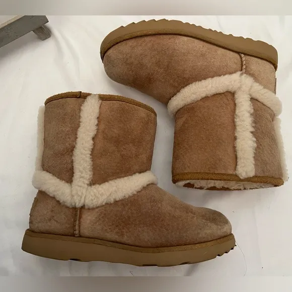 Ugg Kids Hadley II Suede Wool lined Waterproof Short Boots in Chestnut Size 2